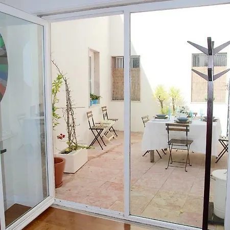 Bairro Alto With A Large Patio Appartamento